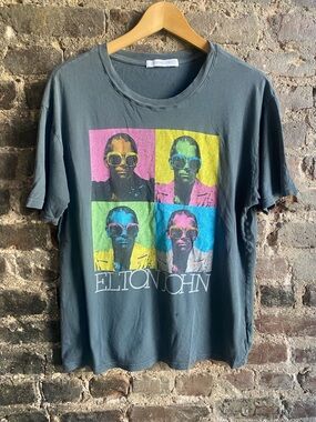 Daydreamer Elton John Pop Color Boyfriend Graphic Gray 100% Cotton T-Shirt M VTG